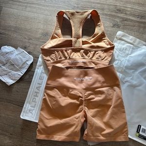 NEW Alphalete Amplify Set Cheeky Coral